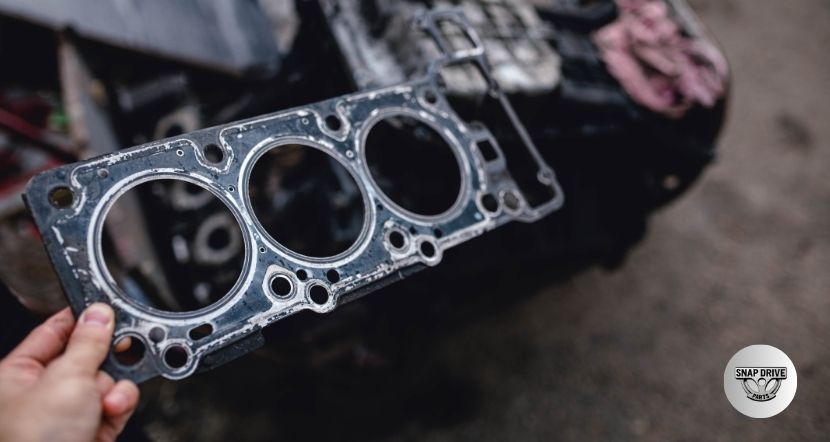 can oil leak from the head gasket