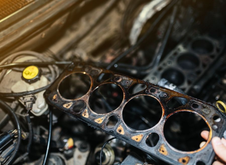 can oil leak from the head gasket