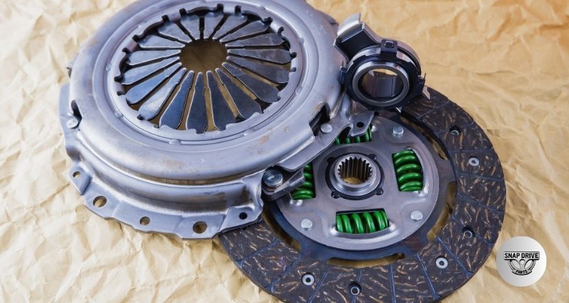 role of clutch in manual cars