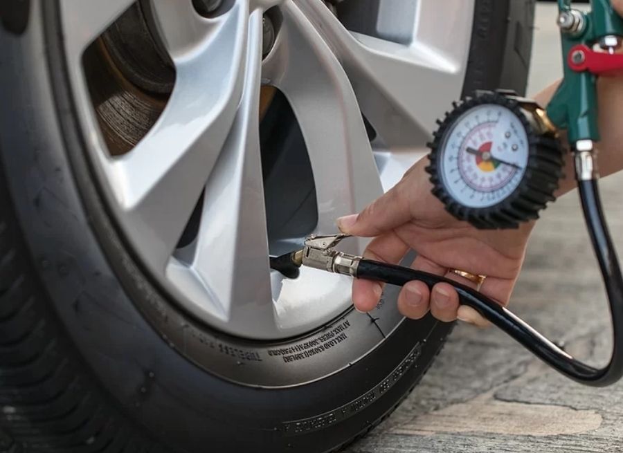 simple car maintenance habits that save money