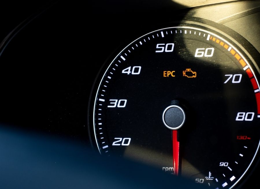 can engine light come on if oil is low