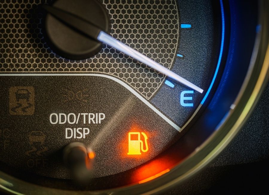 can engine light come on if oil is low