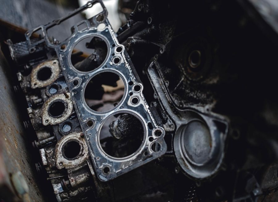 can oil leak from the head gasket