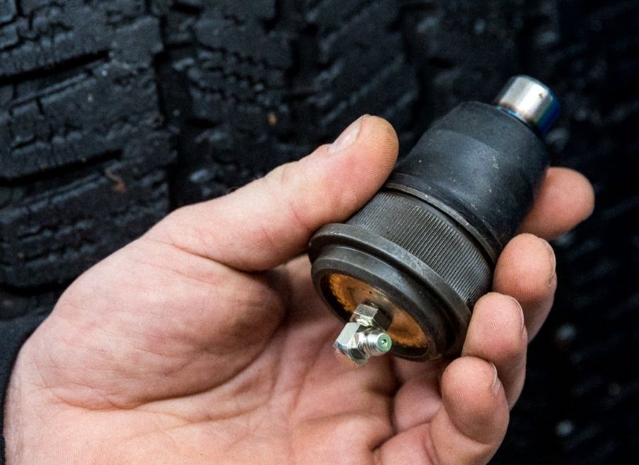 how to tell if ball joints are bad while driving