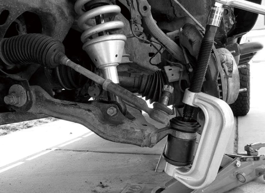 how to tell if ball joints are bad while driving